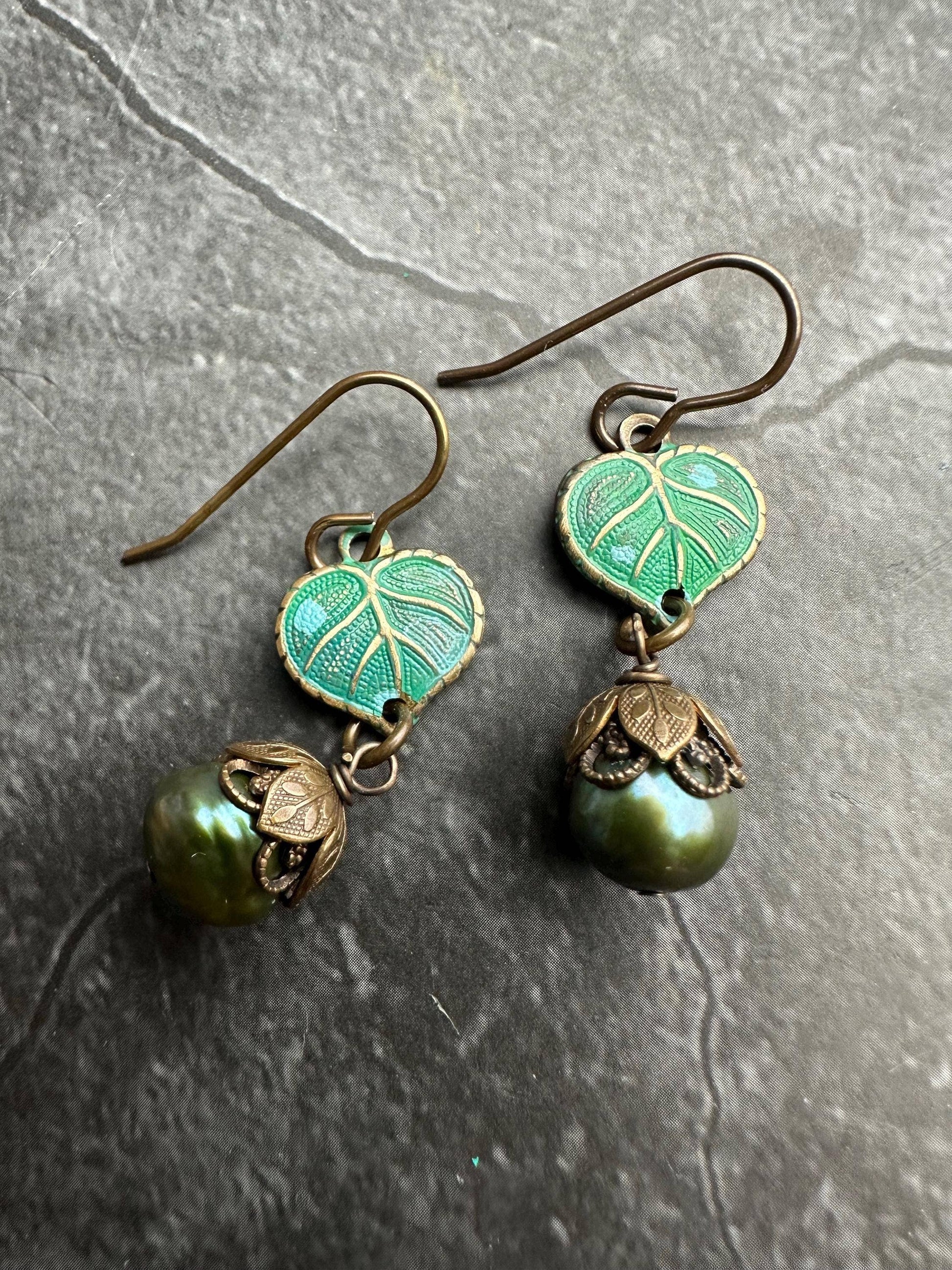 Fairy Petals Green Leaf Pearl Earrings