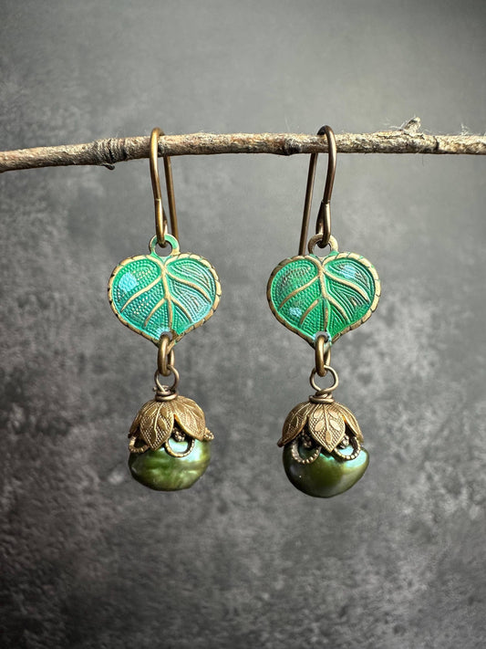 Fairy Petals Green Leaf Pearl Earrings
