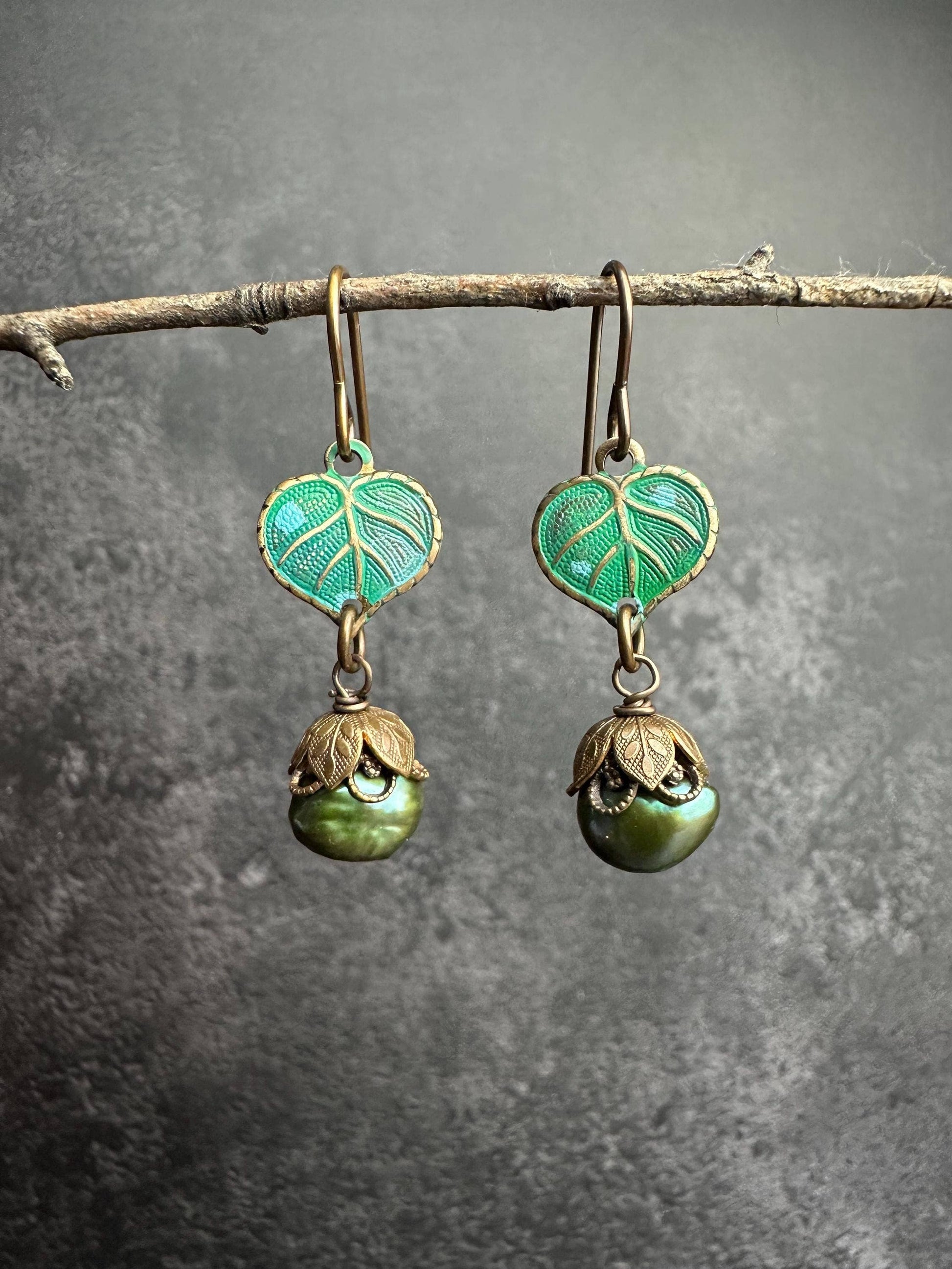 Fairy Petals Green Leaf Pearl Earrings